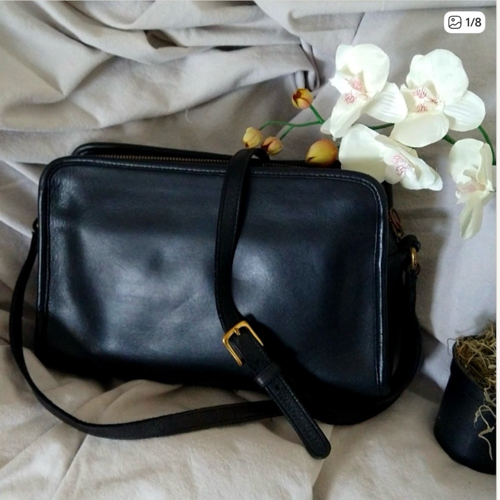 Vintage Coach classic crossbody genuine cowhide leather in black
